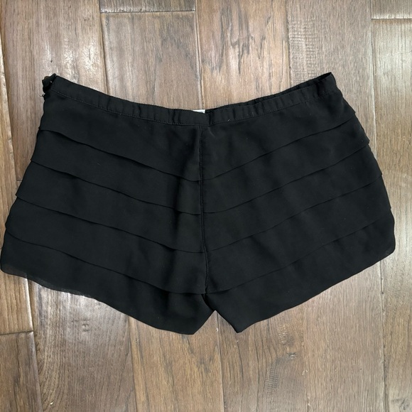 Esley Shorts - Picture 3 of 6